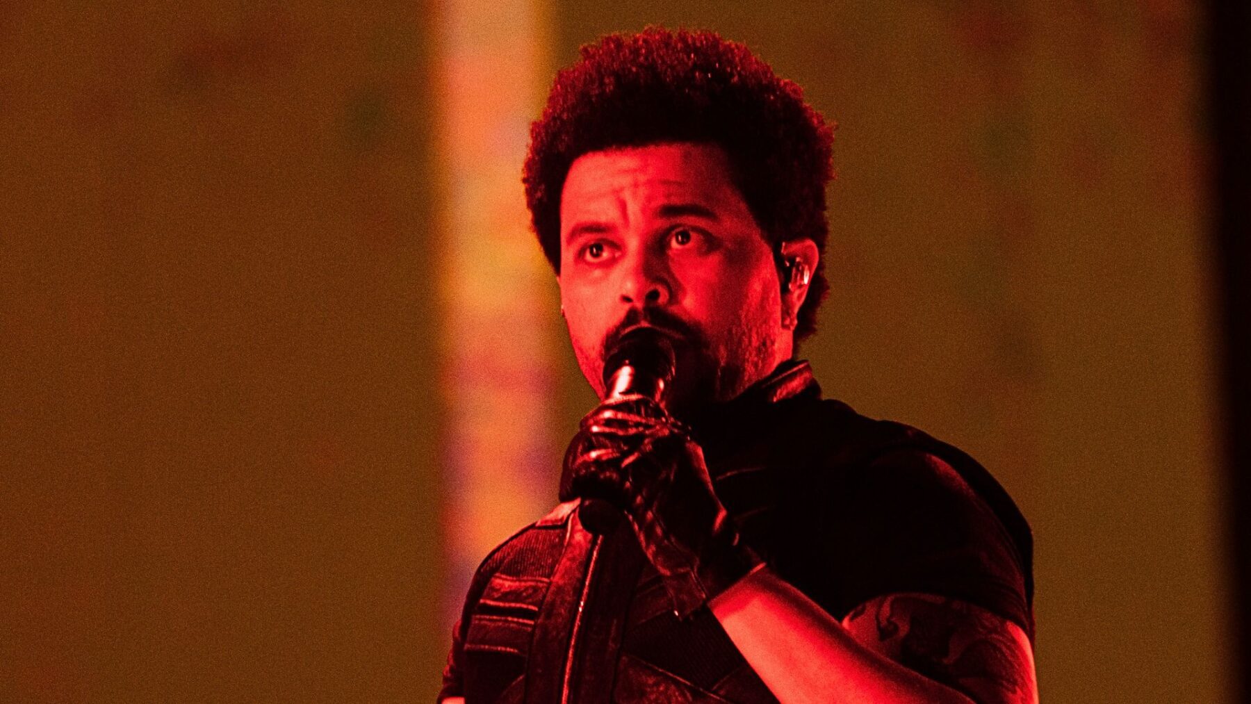 The Weeknd en concert à São Paulo le 30 avril 2026, éclairage de scène doré
